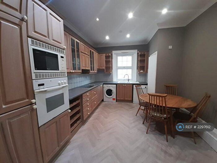 2 Bedroom Flat To Rent In Alderbourne Manor, Gerrards Cross, SL9