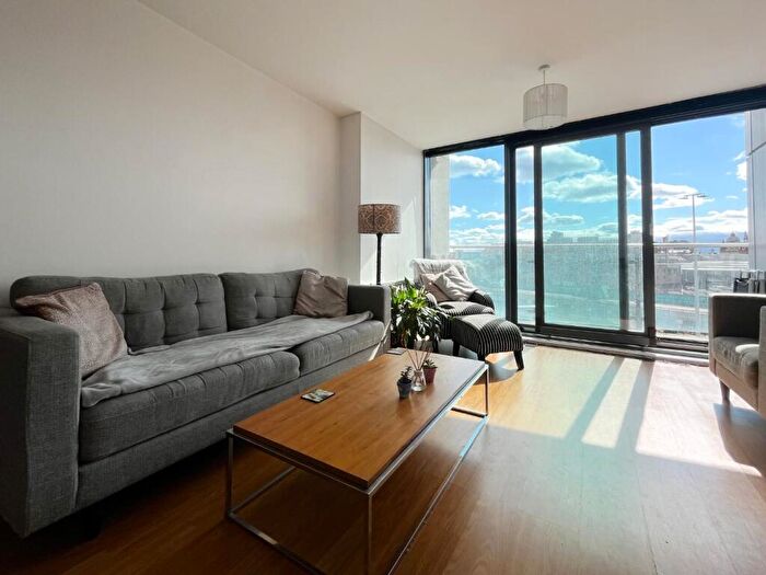 2 Bedroom Flat To Rent In Skyline, Leeds, LS9