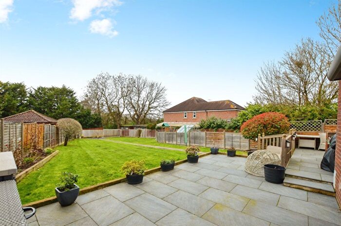 3 Bedroom End Terrace House For Sale In Cotswold Avenue, Bushey, WD23
