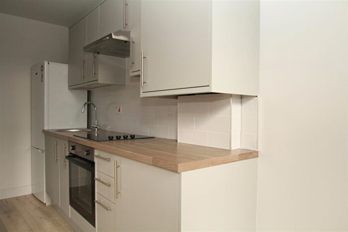 2 Bedroom Flat To Rent In Roman Road, London, E3