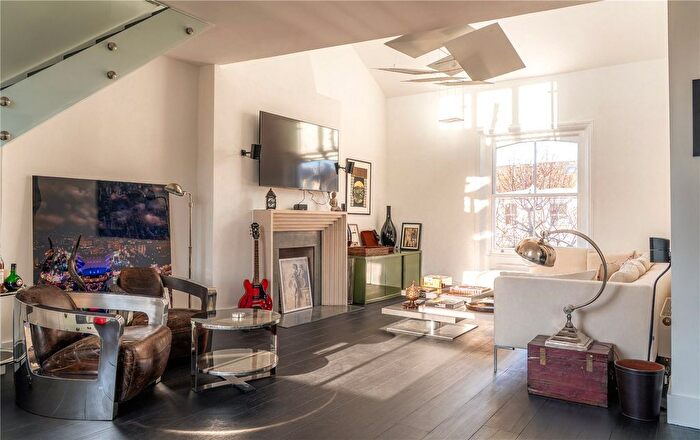 2 Bedroom Flat To Rent In Oxford Gardens, Notting Hill, London, W10