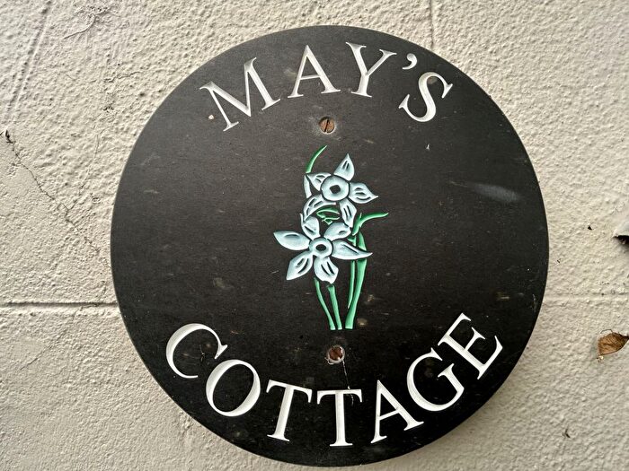 2 Bedroom Cottage For Sale In Mays Cottage, Charlton, SP7