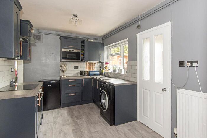 3 Bedroom Semi-Detached House For Sale In Welland Park Road, Market Harborough, LE16