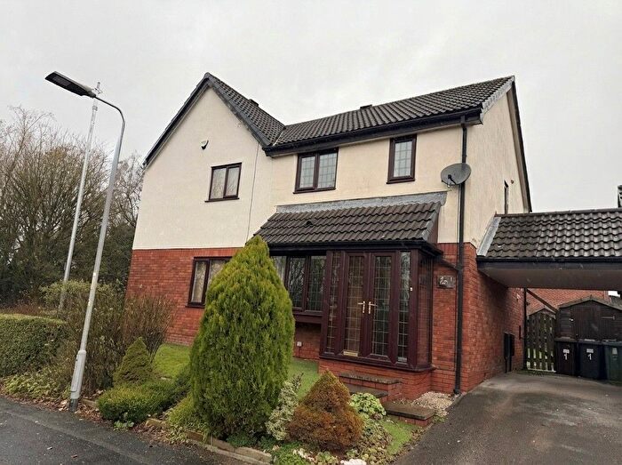 3 Bedroom Semi Detached House To Rent In West Vale, Radcliffe, Manchester, M26