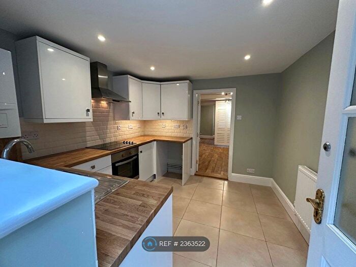 Studio To Rent In Queens Place, Southsea, PO5