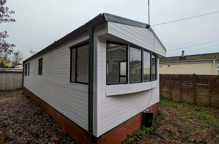 2 Bedroom Mobile/park Home For Sale In Scours Lane, Tilehurst, Reading, RG30