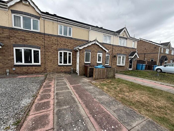 2 Bedroom Terraced House For Sale In Hales Entry, Hull, HU9
