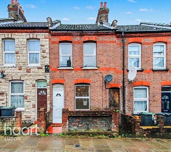3 Bedroom Terraced House For Sale In Butlin Road, Luton, LU1