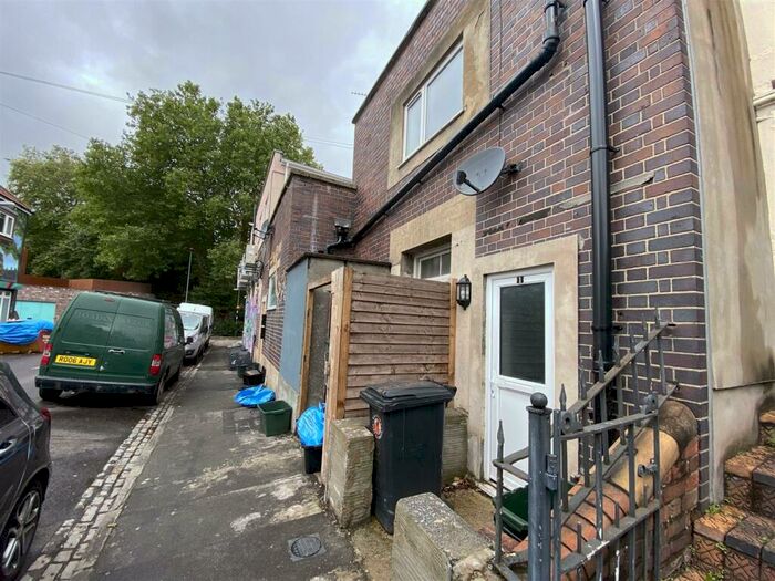 4 Bedroom Flat To Rent In B, Sandbed Road, St Werburghs, BS2