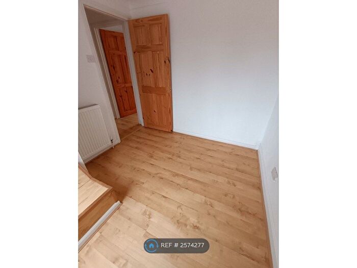 2 Bedroom End Of Terrace House To Rent In North Road, Bromley, BR1