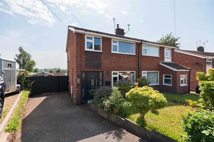 3 Bedroom Semi-Detached House For Sale In Oathills Drive, Tarporley, CW6