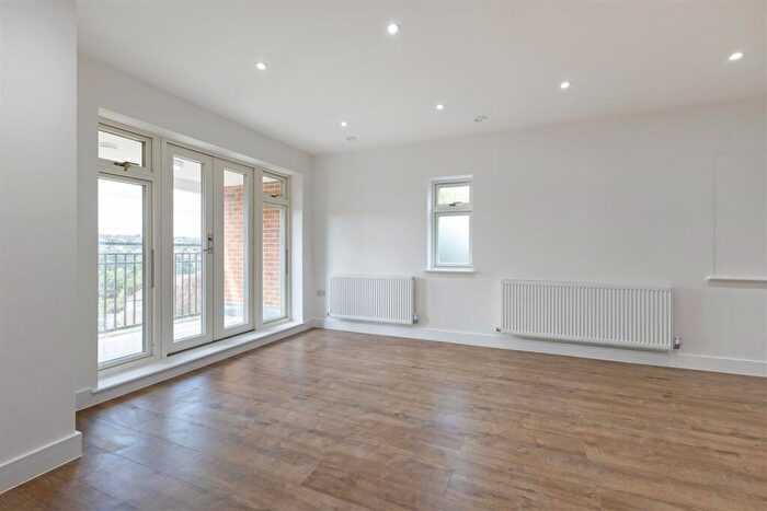 2 Bedroom Apartment To Rent In Coulsdon Road, Coulsdon, CR5