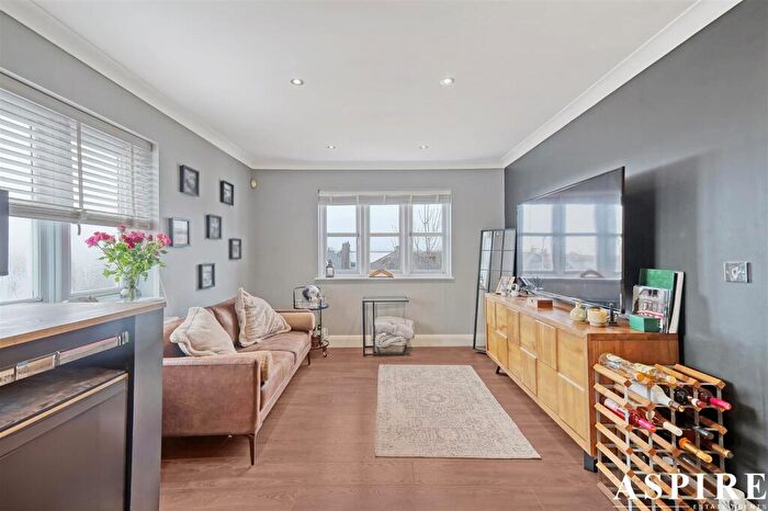 1 Bedroom Apartment For Sale In High Street, Benfleet, SS7