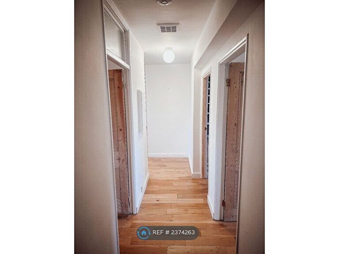 2 Bedroom Flat To Rent In Clissold Cresent, London, N16