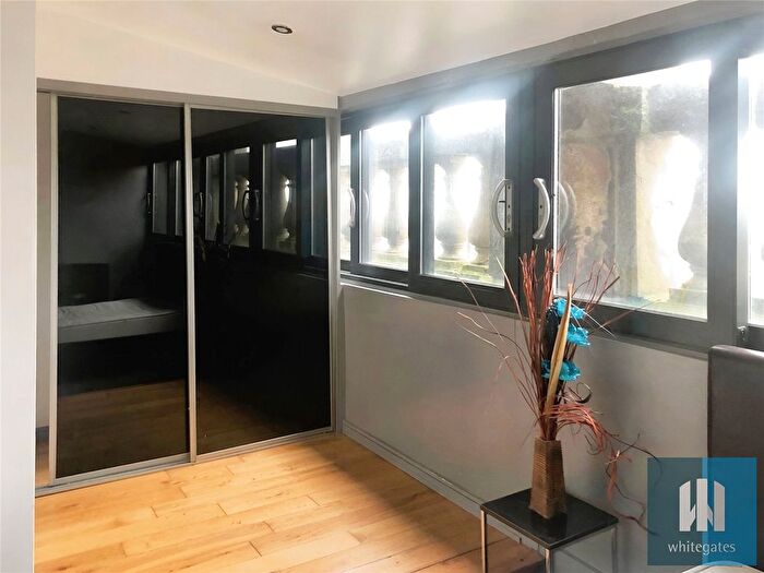 2 Bedroom Flat To Rent In Britannia Buildings, St Peters Street, Huddersfield, HD1