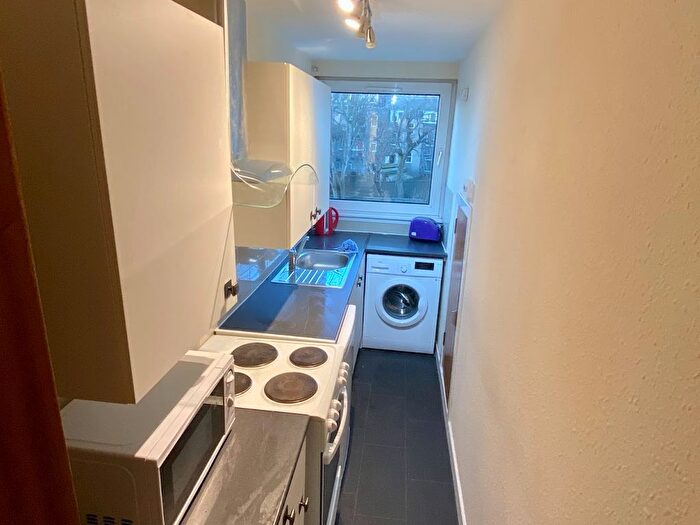 1 Bedroom Flat To Rent In South Mount Street, Attic Floor Right, Aberdeen, AB25
