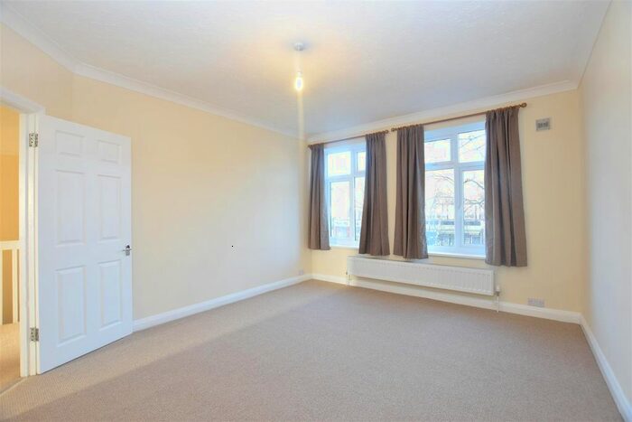 2 Bedroom Flat To Rent In Banstead Road, Carshalton SM5