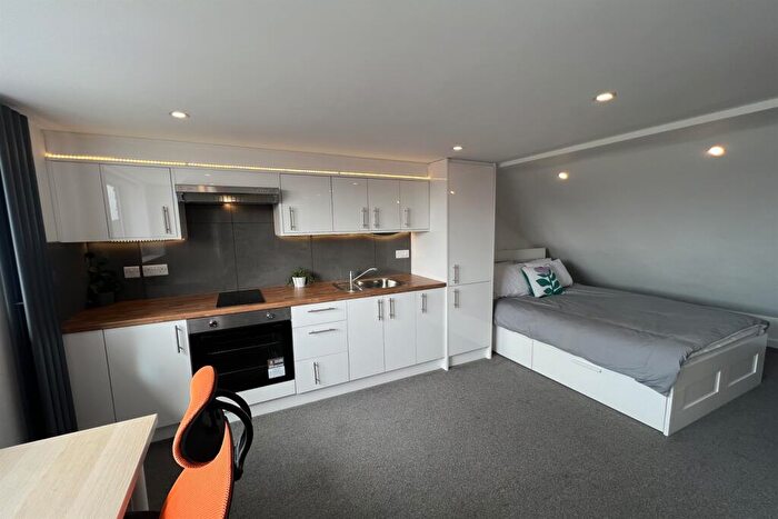 5 Bedroom Semi Detached House To Rent In Princess Avenue, Beeston, NG9