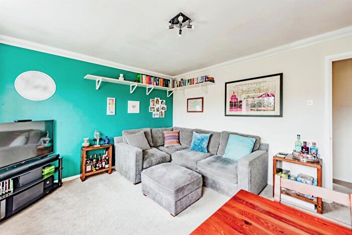 2 Bedroom Apartment For Sale In Woodlands Road, Redhill, RH1