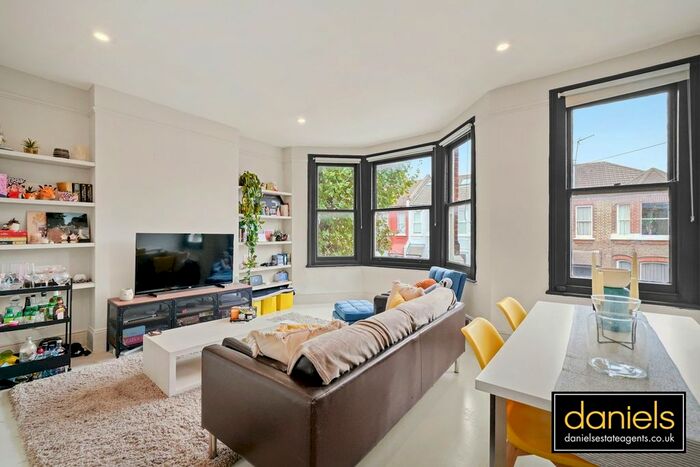 2 Bedroom Flat To Rent In Bathurst Gardens, Kensal Green, London, NW10