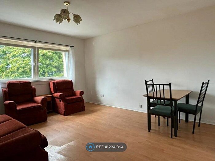 3 Bedroom Flat To Rent In Wellcroft Place, Glasgow, G5
