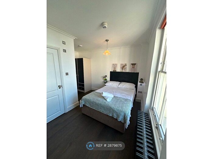 Studio To Rent In Leinster Square, London, W2