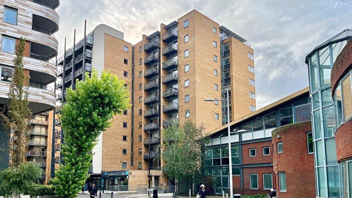 2 Bedroom Flat For Sale In Gainsborough House, Cassilis Road, Canary Wharf, London, E14