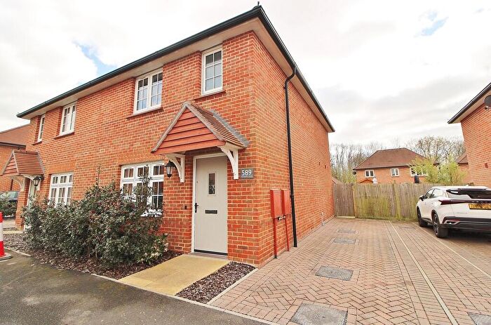 3 Bedroom Semi-Detached House For Sale In Marrelsmoor Avenue, Waterlooville, PO7