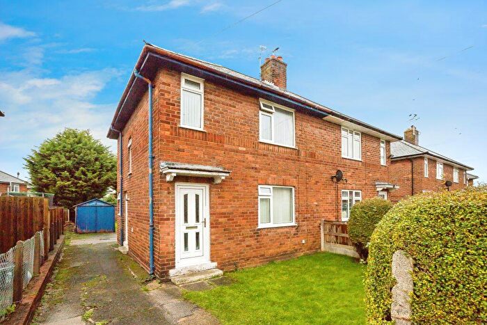 3 Bedroom Semi-Detached House For Sale In Warren Drive, Chester, CH4