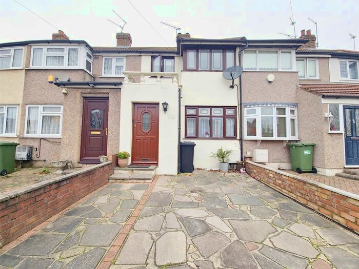 3 Bedroom Terraced House To Rent In Elm Park Avenue, Hornchurch, RM12