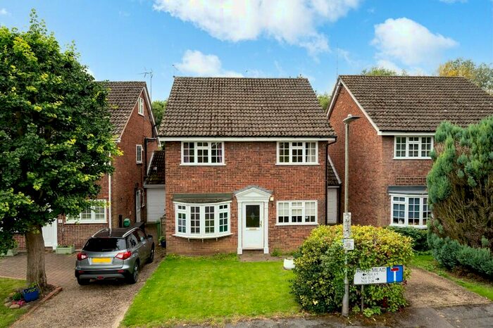 4 Bedroom Link Detached House For Sale In Fryth Mead, St. Albans, Hertfordshire, AL3