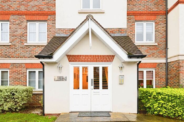 2 Bedroom Flat For Sale In Cheam Road, Sutton, SM1