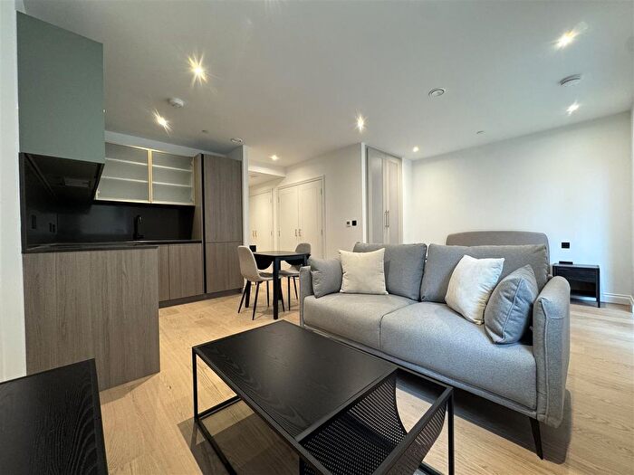 Studio To Rent In Potters Road, London, SW6