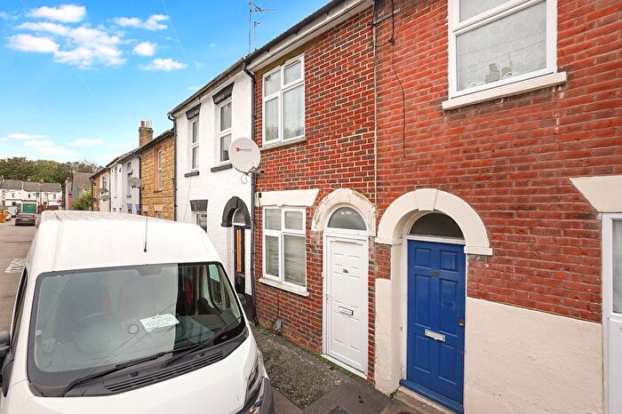 3 Bedroom Terraced House To Rent In East Street, Chatham, ME4