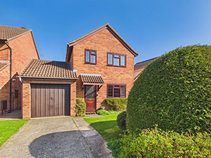 3 Bedroom Detached House For Sale In Wentworth Close, Longlevens, Gloucester, GL2