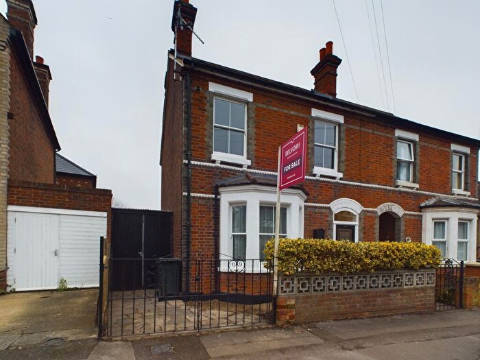 3 Bedroom Semi-Detached House For Sale In Waverley Road, West Reading, Reading, RG30