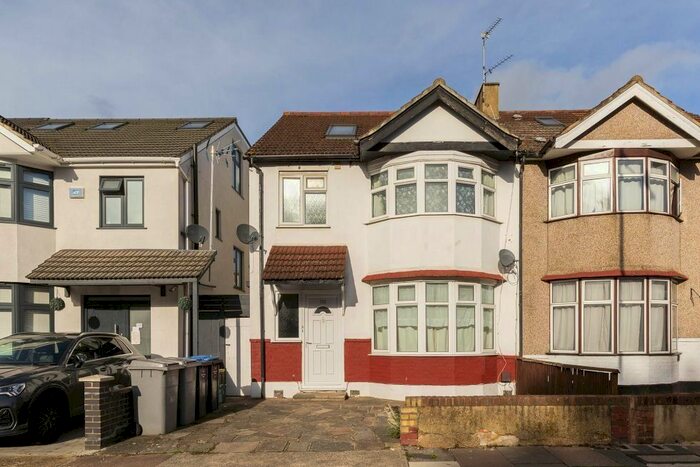 6 Bedroom Town House To Rent In Burnley Road, London, NW10