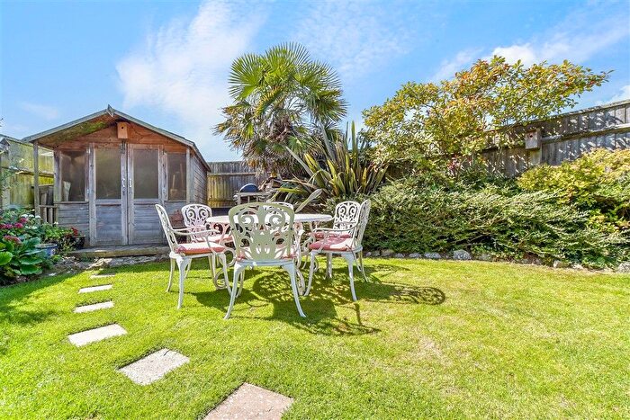 4 Bedroom Semi-detached House For Sale In Martello Drive, Hythe, Kent, CT21