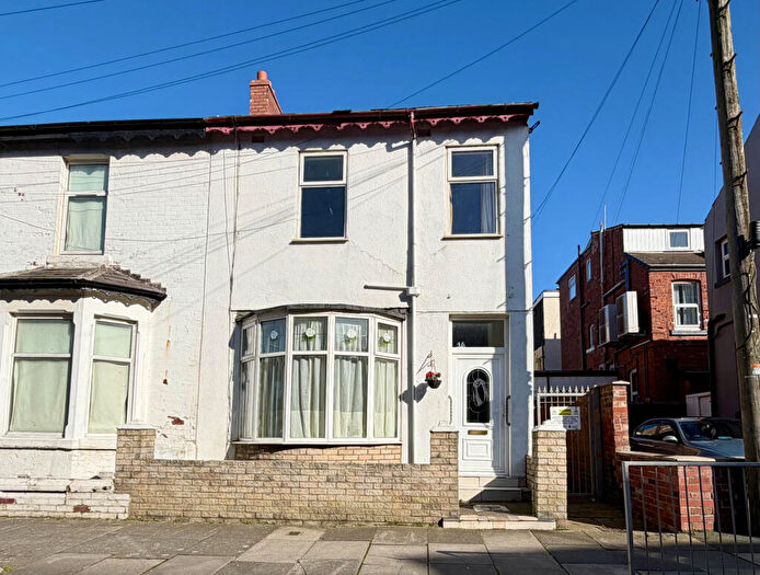 4 Bedroom End Of Terrace House For Sale In Livingstone Road, Blackpool, FY1