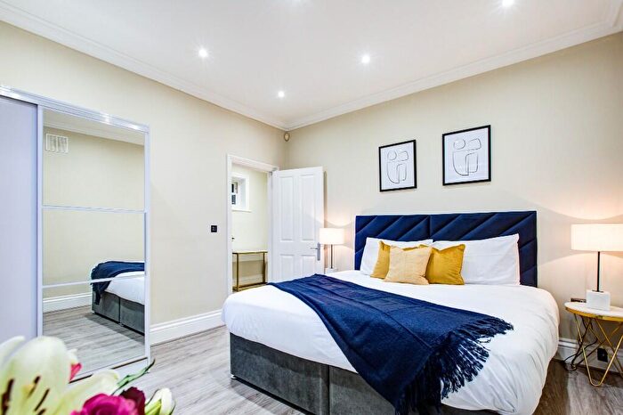 3 Bedroom Serviced Apartments To Rent In Battersea Park Road, London, SW11