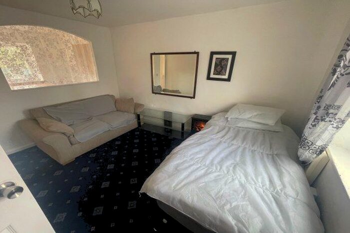 1 Bedroom Flat To Rent In Lowtown, Pudsey, LS28