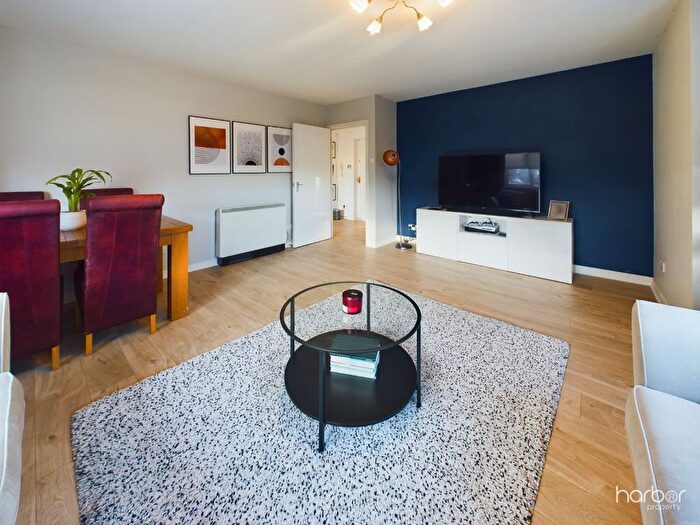 2 Bedroom Flat For Sale In Eversley Street, Tollcross, Glasgow, G32