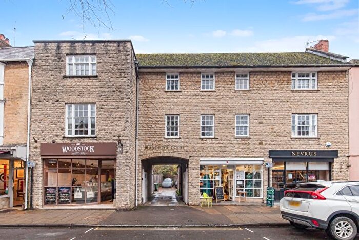 2 Bedroom Flat To Rent In Market Street, Woodstock, OX20