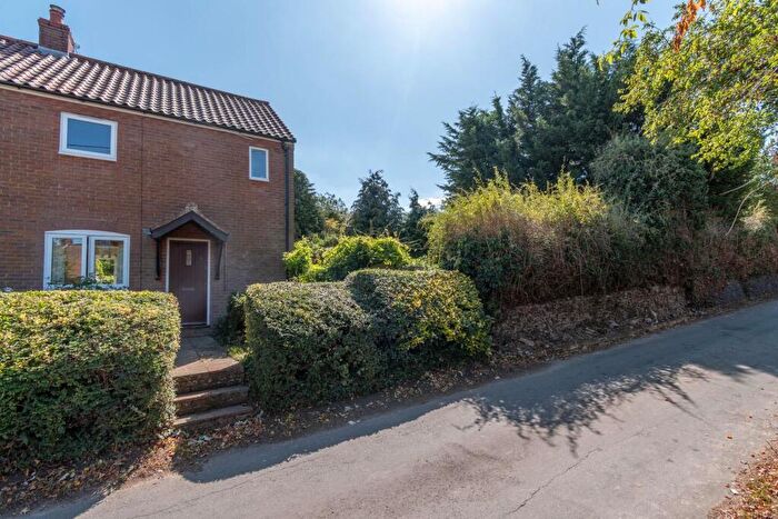 2 Bedroom Terraced House For Sale In New Road, Whissonsett, NR20
