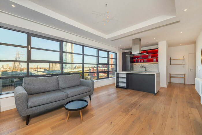 2 Bedroom Flat To Rent In Bridgewater House, Lookout Lane, E14