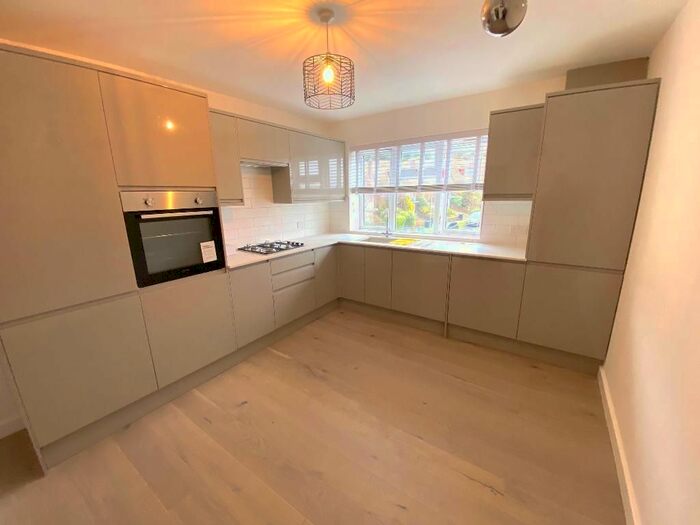 2 Bedroom Flat To Rent In Loyal Parade, Mill Rise, Brighton, East Sussex, BN1
