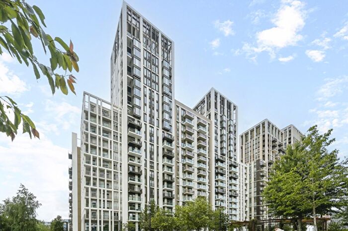 2 Bedroom Flat To Rent In Belvedere Row, White City Living, London, W12