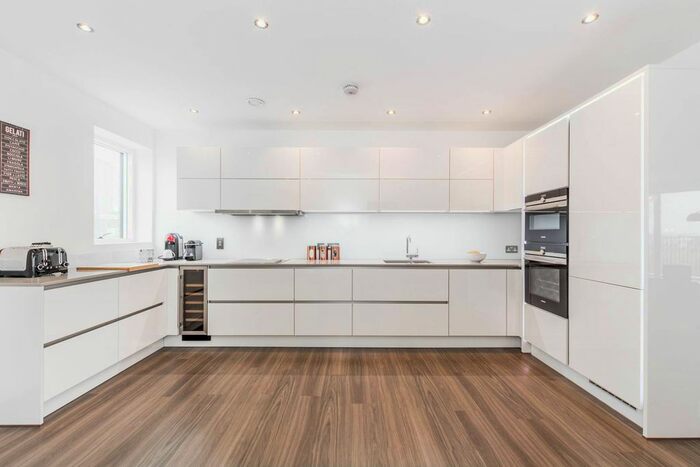 3 Bedroom Flat To Rent In Olympic Park Avenue, Stratford, London, E20