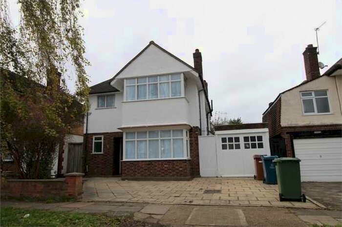 4 Bedroom Detached House To Rent In Lansdowne Road, Stanmore, Middlesex, HA7