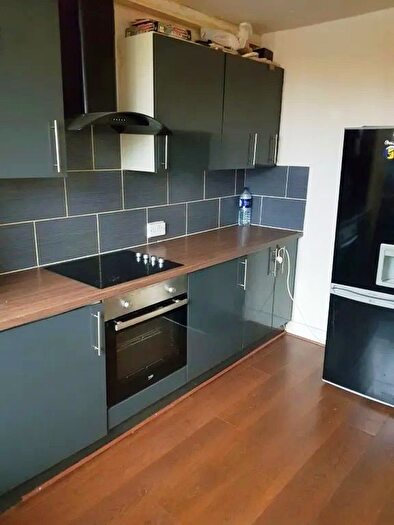 4 Bedroom Maisonette To Rent In St. Andrews Square, Barnsley, S63